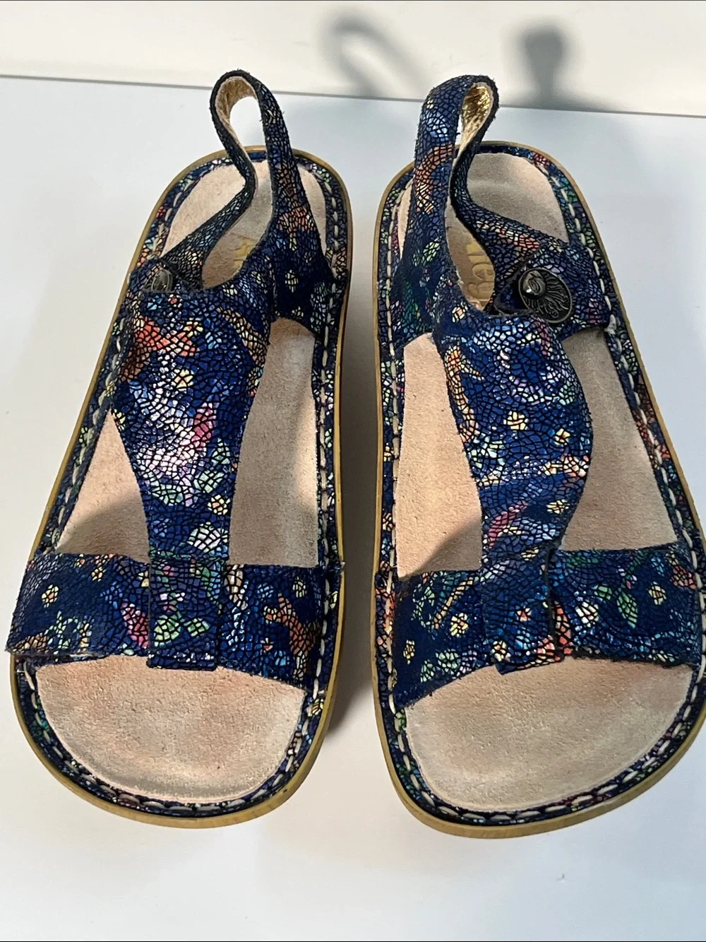 ALEGRIA Kendra Summer Casual Birdland Multi Navy T-Strap Wedge Slip-On Sandals 8